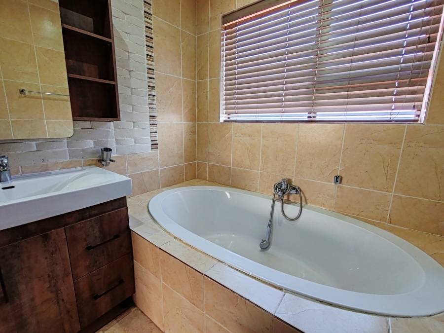 4 Bedroom Property for Sale in Grimbeeck Park North West